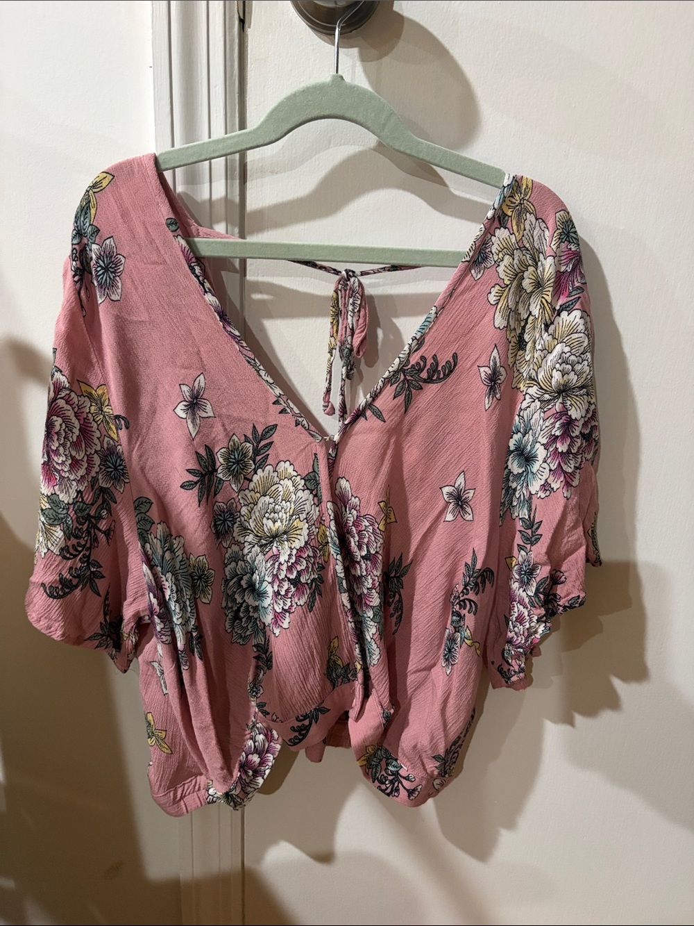 Floral Tie-Back Pink Women's cropped shirt